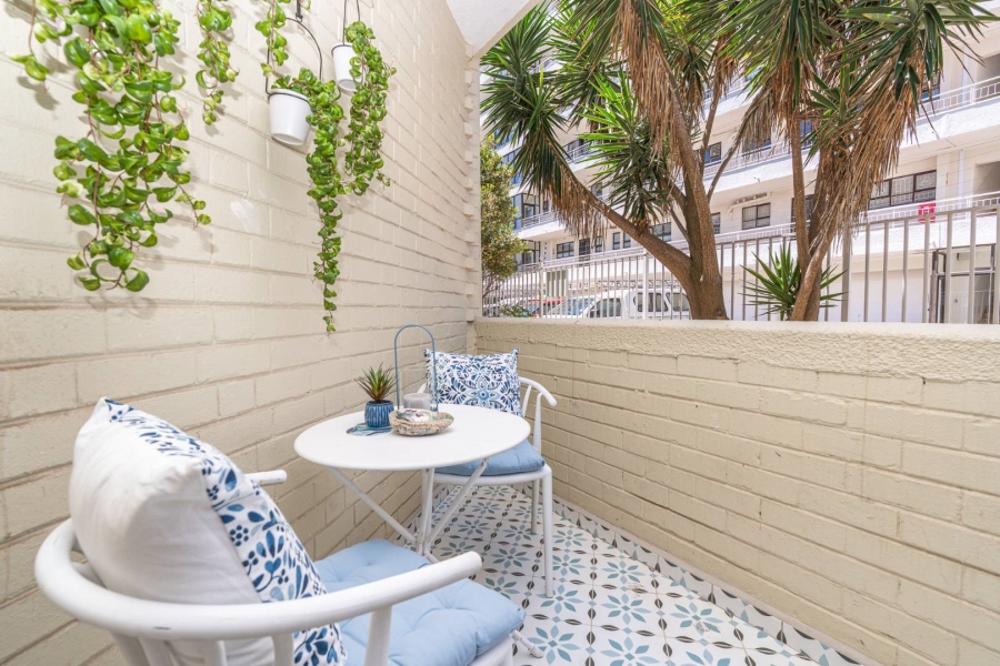 To Let 1 Bedroom Property for Rent in Sea Point Western Cape